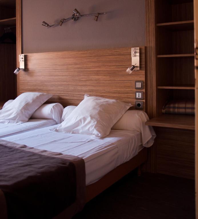 Logis Hotel Restaurant Mar I Sol Saint-Cyprien  Quarto foto