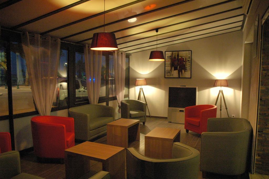 Logis Hotel Restaurant Mar I Sol Saint-Cyprien  Exterior foto